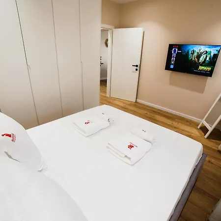Matisse No23 - Luxury One Bedroom With Parking Тирана