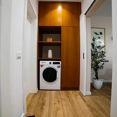 Matisse No23 - Luxury One Bedroom With Parking Тирана