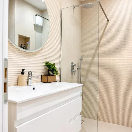Matisse No23 - Luxury One Bedroom With Parking Тирана
