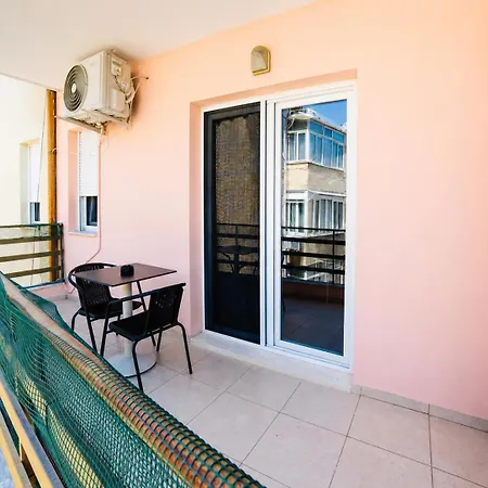 Апартаменты Matisse No23 - Luxury One Bedroom With Parking Тирана