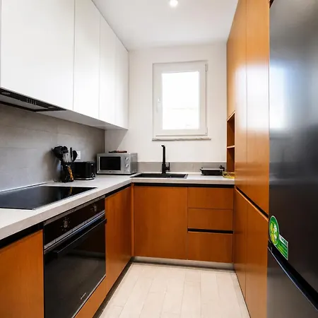 Matisse No23 - Luxury One Bedroom With Parking Тирана
